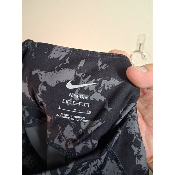 NWT Nike One Dri-Fit Leggings High Waist Athletic Yoga Gym Small FZ3229-010 - Picture 7 of 10